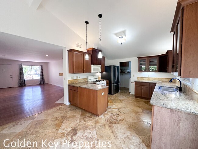Foto del edificio - Remodeled single-level home in Peacock Hills (55+ Community)