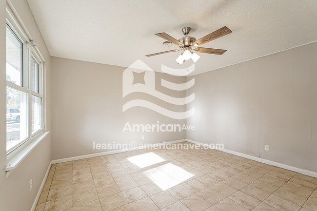 Building Photo - 2428 Amsterdam Dr