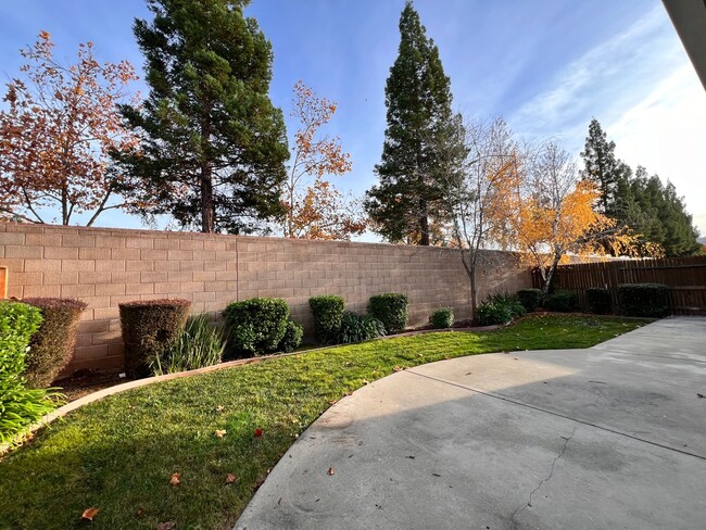 Building Photo - Sunstone