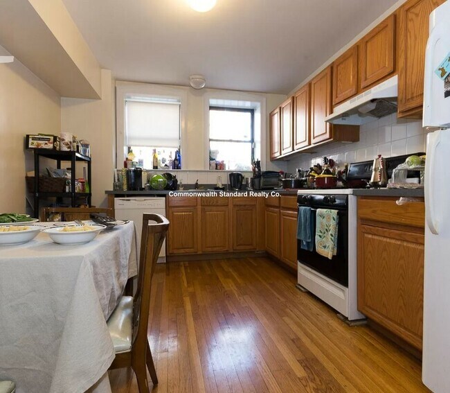 Building Photo - 23 Glenville Ave