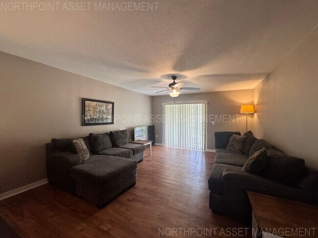 Foto del edificio - FURNISHED Summerfield Townhome