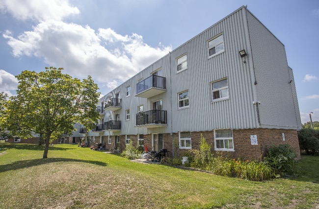Building Photo - Elgin Woods Apartments
