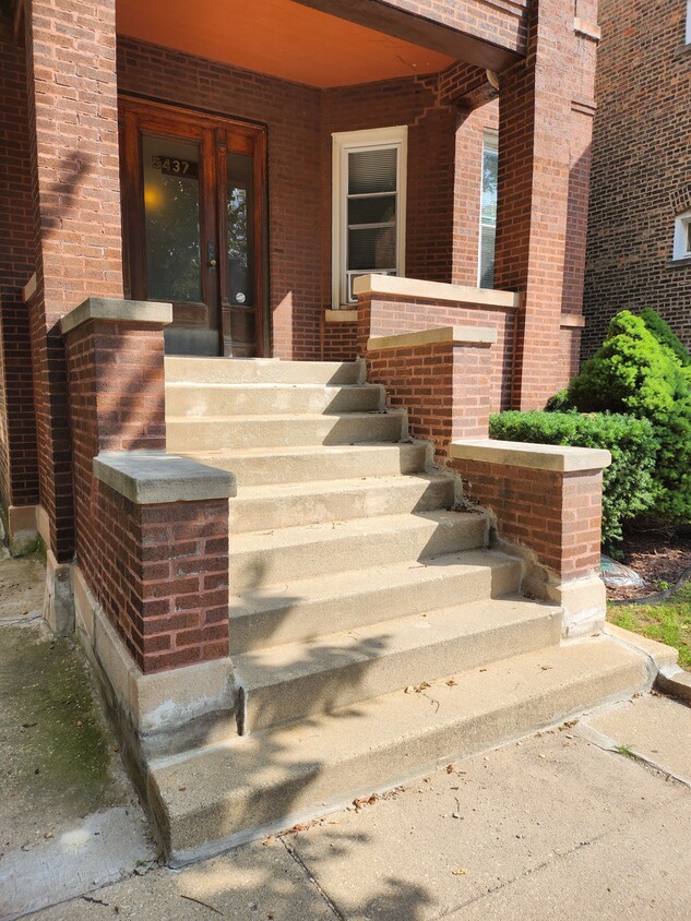 Front - 5437 N Ashland Ave