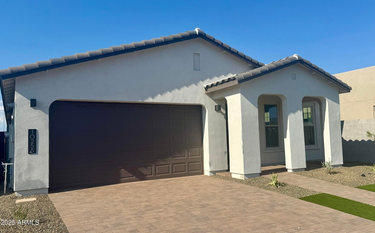 Primary Photo - 10258 E Utopia Ave