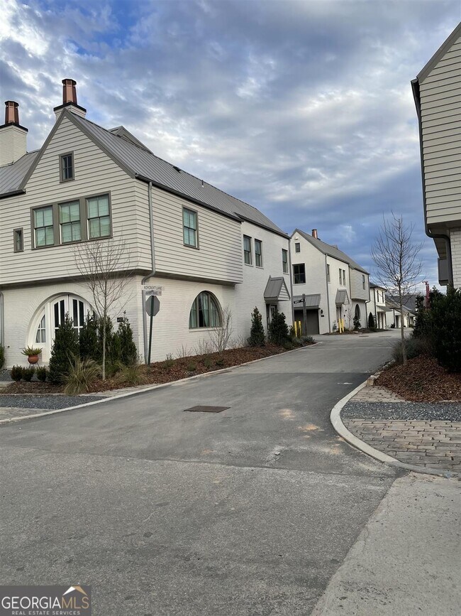 Building Photo - 460 Heatherden Ave