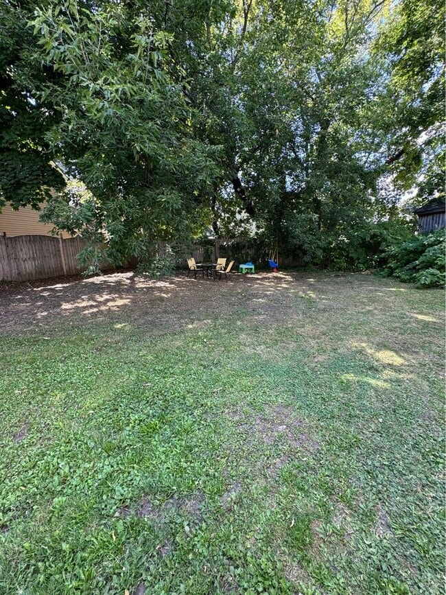 Building Photo - 120 Steadman St