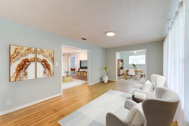 Foto del edificio - 5025 Hazelton St