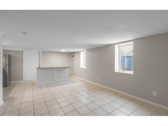 Building Photo - Beautiful remodeled 2 Bed Apartment in Mou...