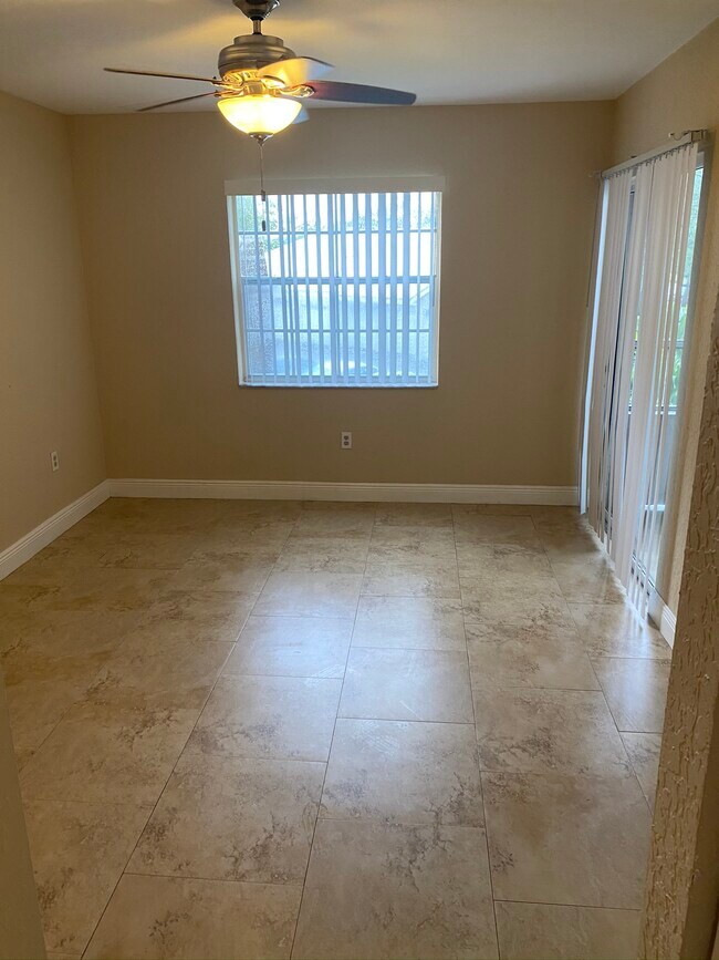 Foto del edificio - 2850 N Oakland Forest Dr