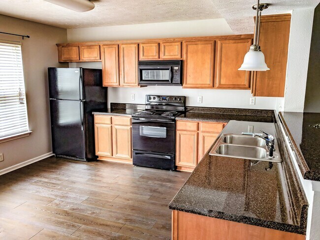 Foto del edificio - Renovated Townhome Barfield Commons