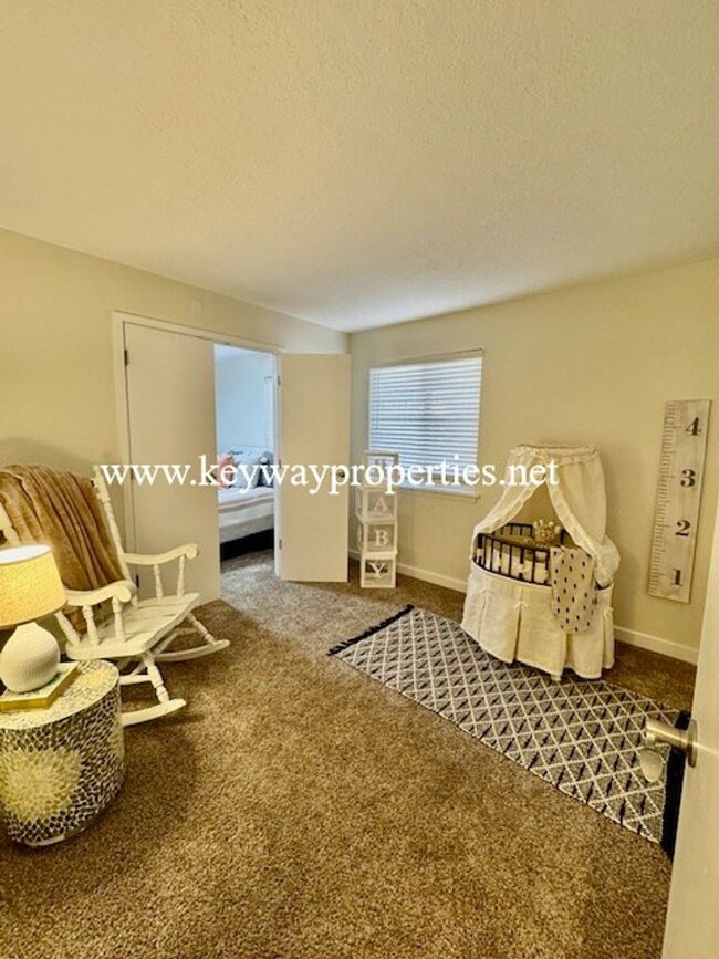 Foto del edificio - ALL Utilities INCLUDED FOOTHILLS CONDO