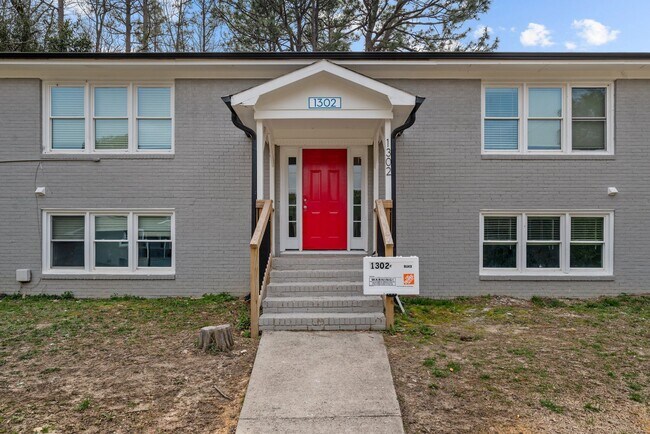 Foto del edificio - Newly Renovated, Uniquely Yours! Now Leasi...