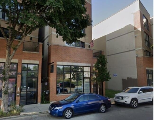 Building Photo - 2440 W Madison St