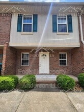 Building Photo - 413 Nelson Dr