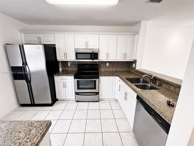 Foto del edificio - 3 br, 2.5 bath Townhome - 844 NW 208th Dr ...