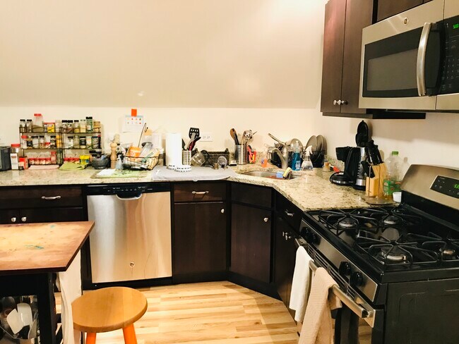 Foto del edificio - 3804 W Diversey Ave