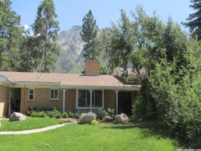Building Photo - 3500 sq ft home with huge yard in Olympus ...