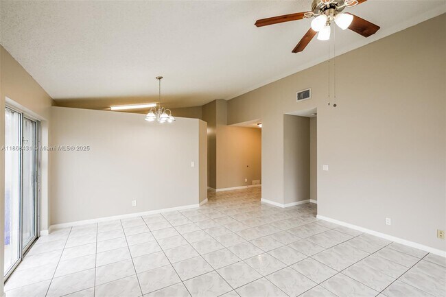 Foto del edificio - 6553 Bayfront Dr