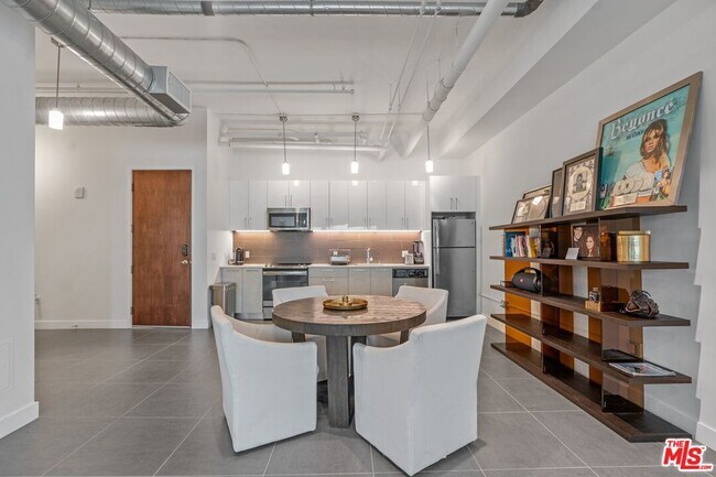 Foto del edificio - 939 S Broadway