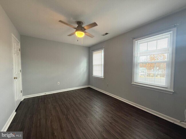 Foto del edificio - 10002 Erlwood Ct