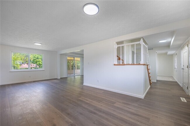 Foto del edificio - 6221 Longford Rd
