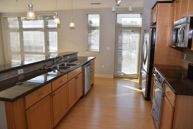 Foto del edificio - Coming soon! Stunning 2 Bedroom Tacoma Condo