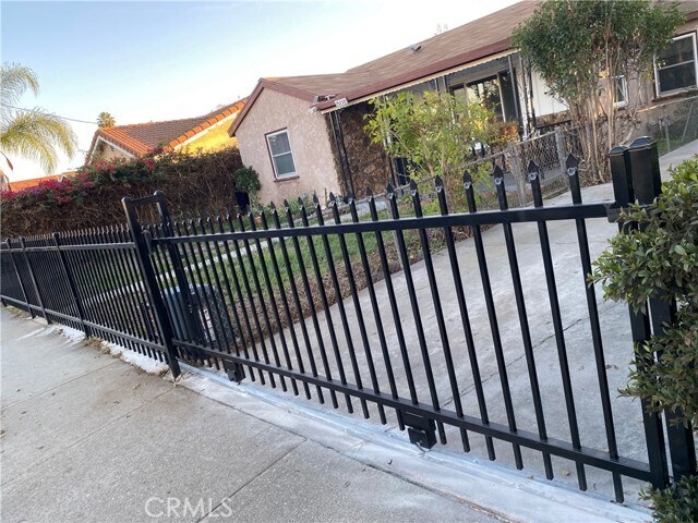 Foto del edificio - 15118 Gale Ave