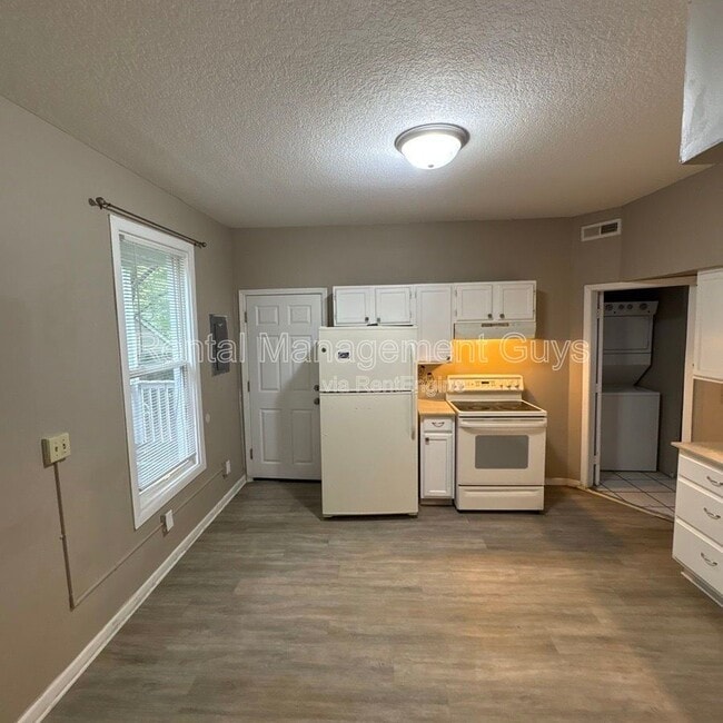 Building Photo - 2935 N Aldrich Ave