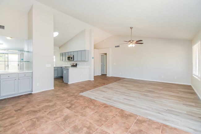 Building Photo - 4119 E San Pedro Ave
