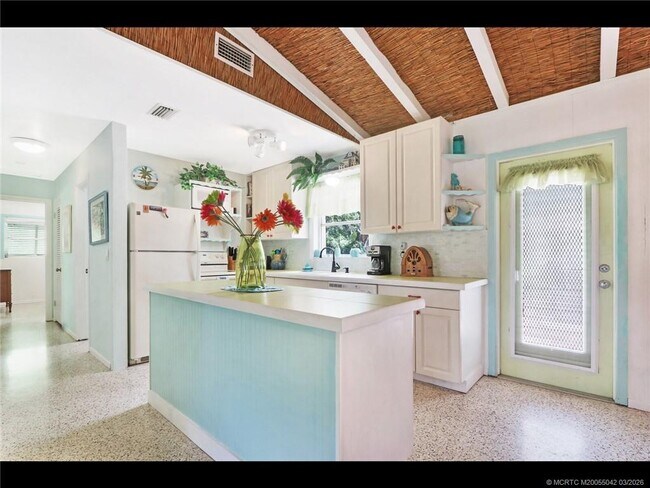 Foto del edificio - 1905 NE River Ct