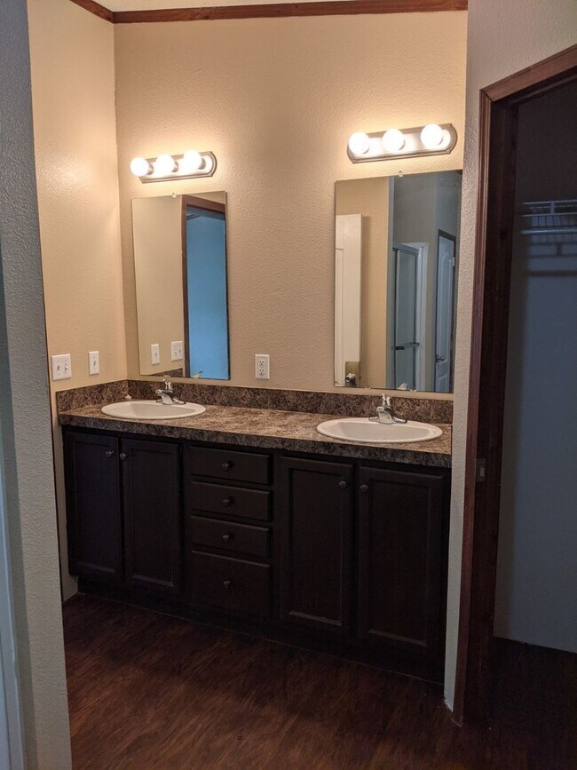 Building Photo - 3/2 home in Bastrop