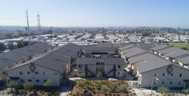 Building Photo - Orange Glen