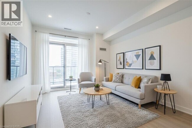 Building Photo - 25 Wellington St S