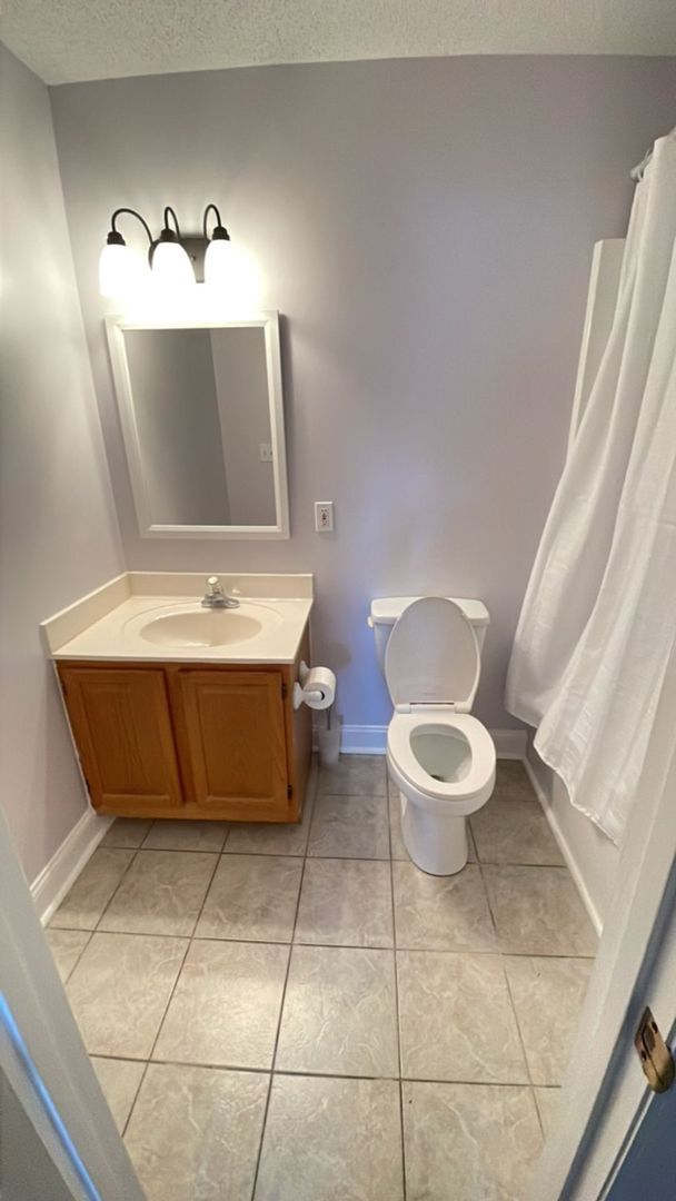 Building Photo - Newly updated 3 bedroom/2 bath home in Far...