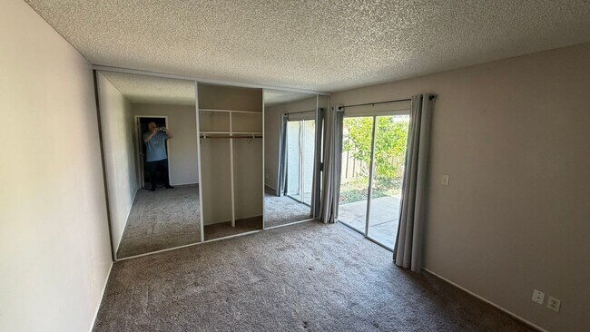 Building Photo - Clayton Townhouse 3 bedrooms 2 bathrooms 2 car garage