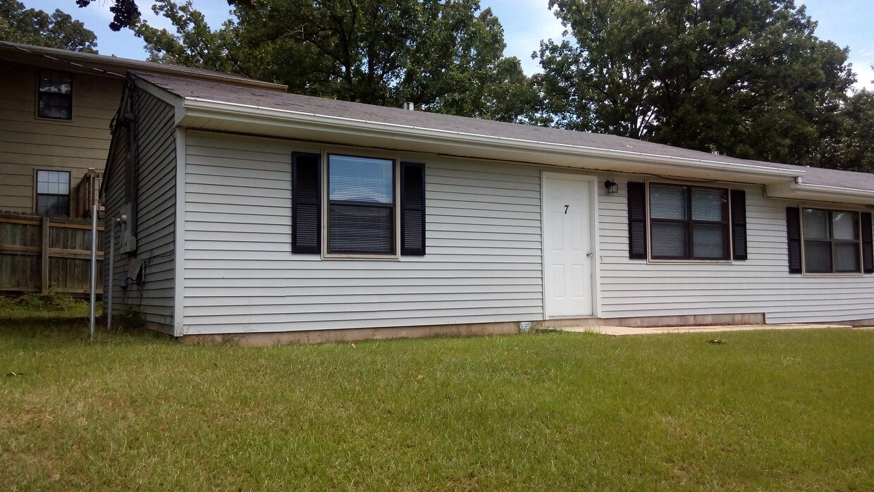Front - 628 N Van Buren St