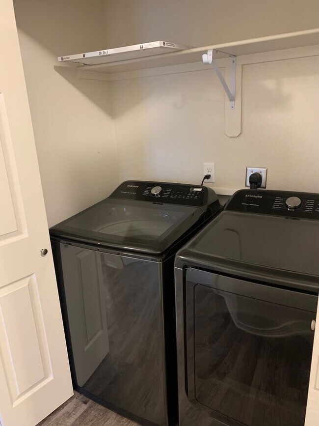 Foto del edificio - Newer 3bed/2bath home in VALLEY VIEW SCHOOL district.