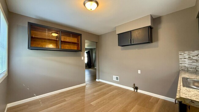Building Photo - 5922 N 84th St