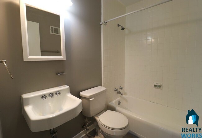 Foto del edificio - 4000-4006 NW 49th