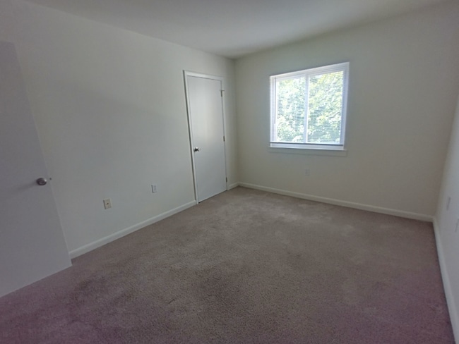 Foto del edificio - 600 Reusens Rd