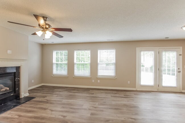 Building Photo - 4116 Everest Dr