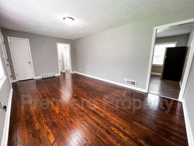 Foto del edificio - 8902 Richards Dr