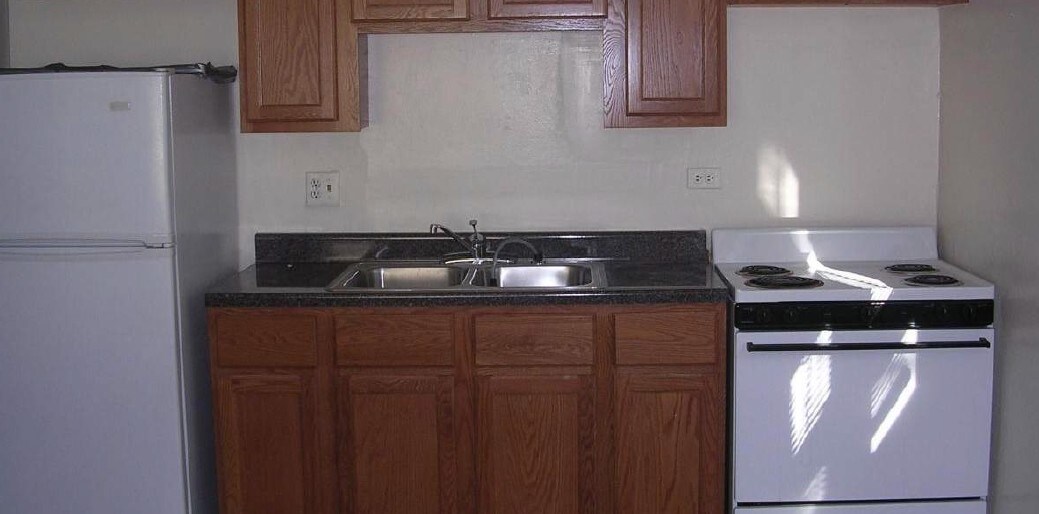 Interior Photo - 7931 S Manistee Ave