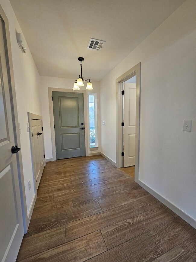 Foto del edificio - (3) Bed/(2.5) Bath Townhome Avail NOW! New Construction!