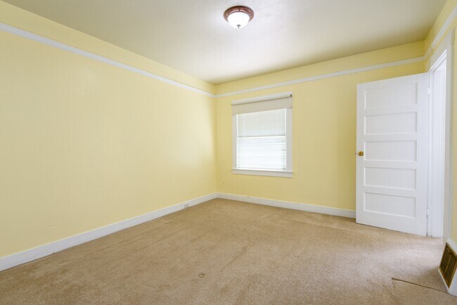 Foto del edificio - 823 Linden Ave