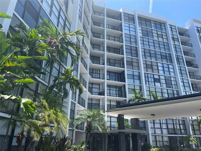 Foto del edificio - 1000 Parkview Dr