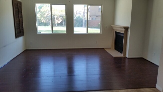 Foto del edificio - Wonderful 5 Bedroom 3 Bathrooms home in Ch...
