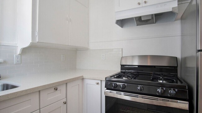 Foto del edificio - Lemon Avenue Triplex
