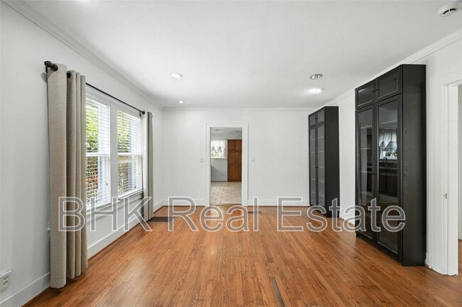 Foto del edificio - 4036 Dexter Ave