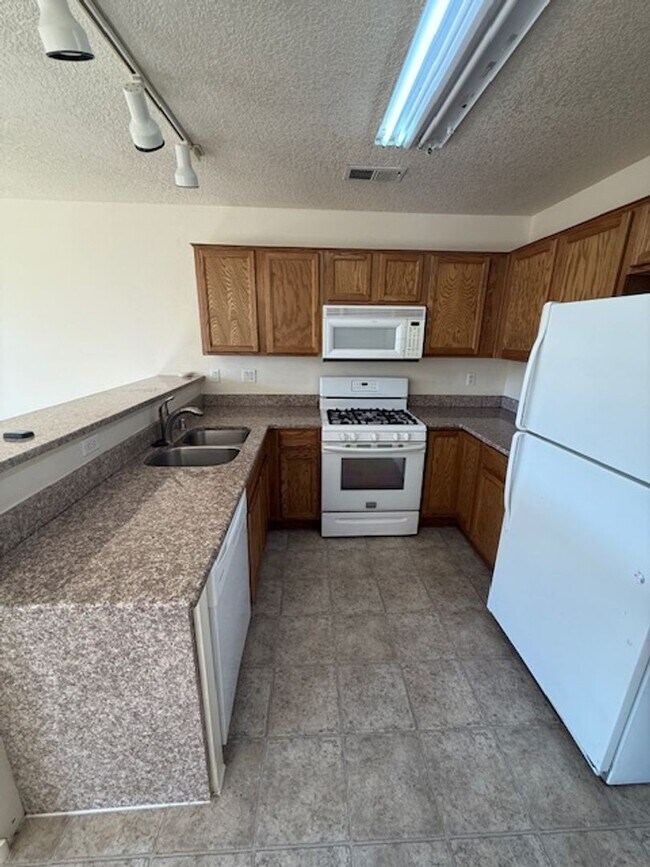 Building Photo - Beautifully updated NW Heights 2 Story 3 Bed 2 Bath Home with 1980 Square feet! Under $1.00 per s...